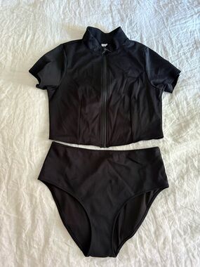 Good American Black Zip-Front Short Sleeve Crop Bikini Set